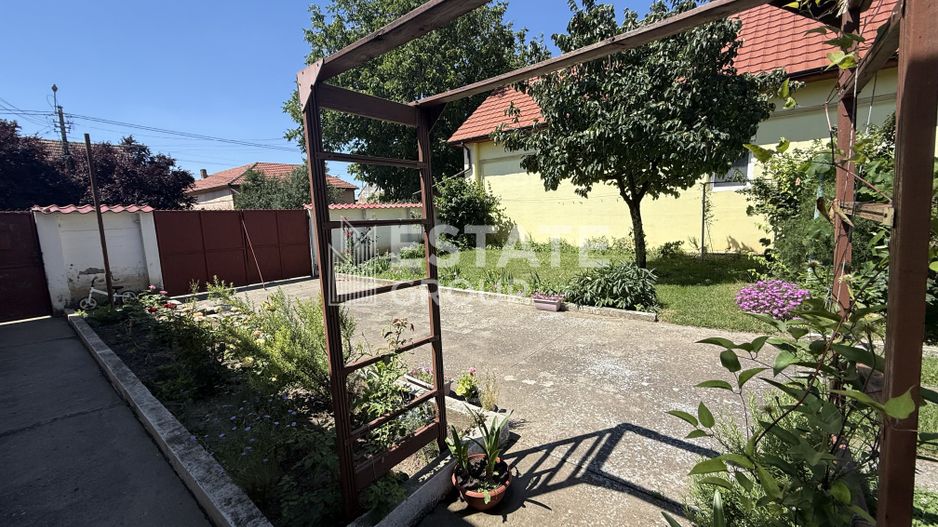 Casa Sandrei , teren 1414 mp, strada asfaltata - Poză 1
