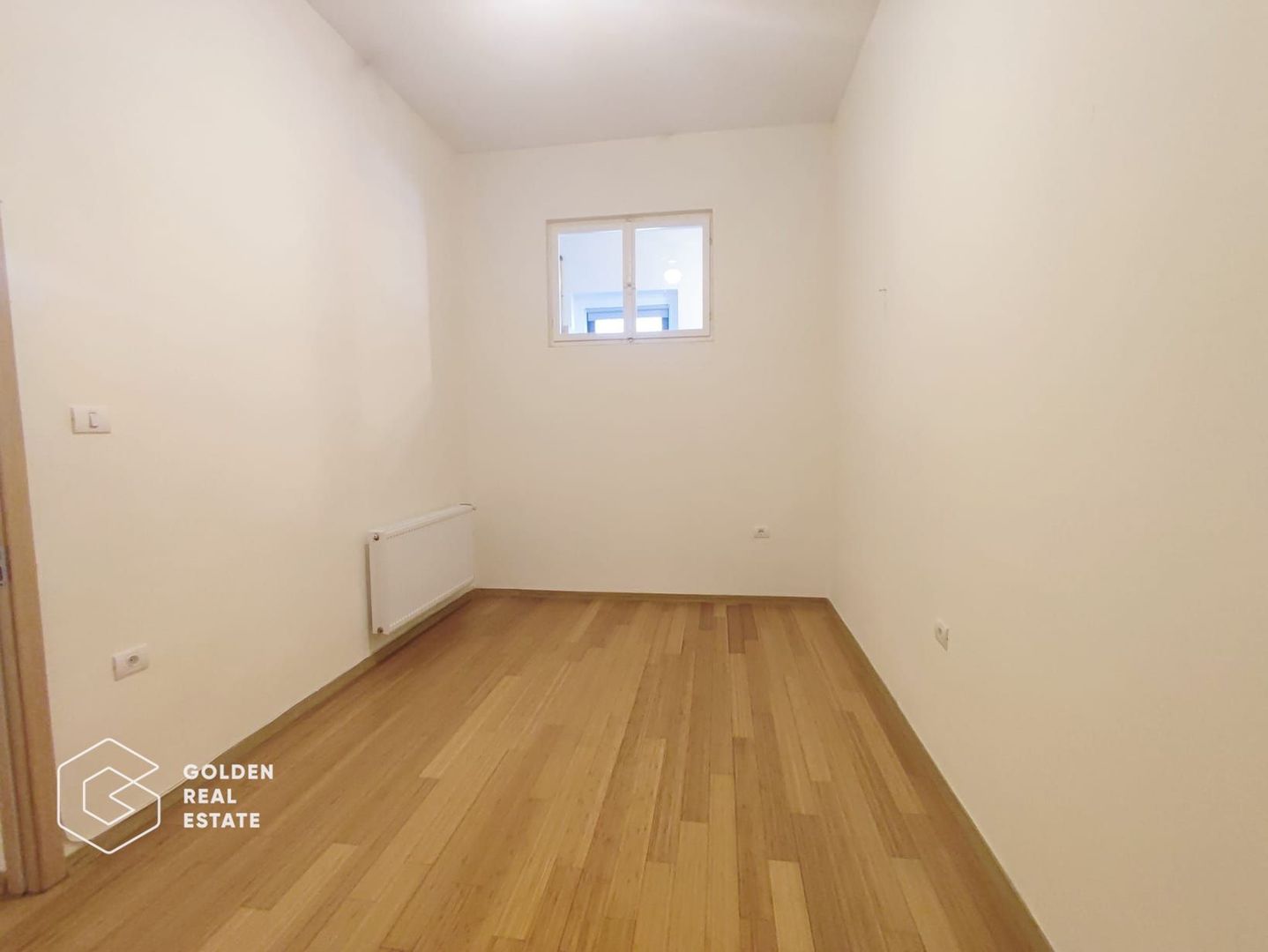 Apartament cu 3 camere, spatiu interior mare, renovat integral, Bld, Revolutiei - Poză 3