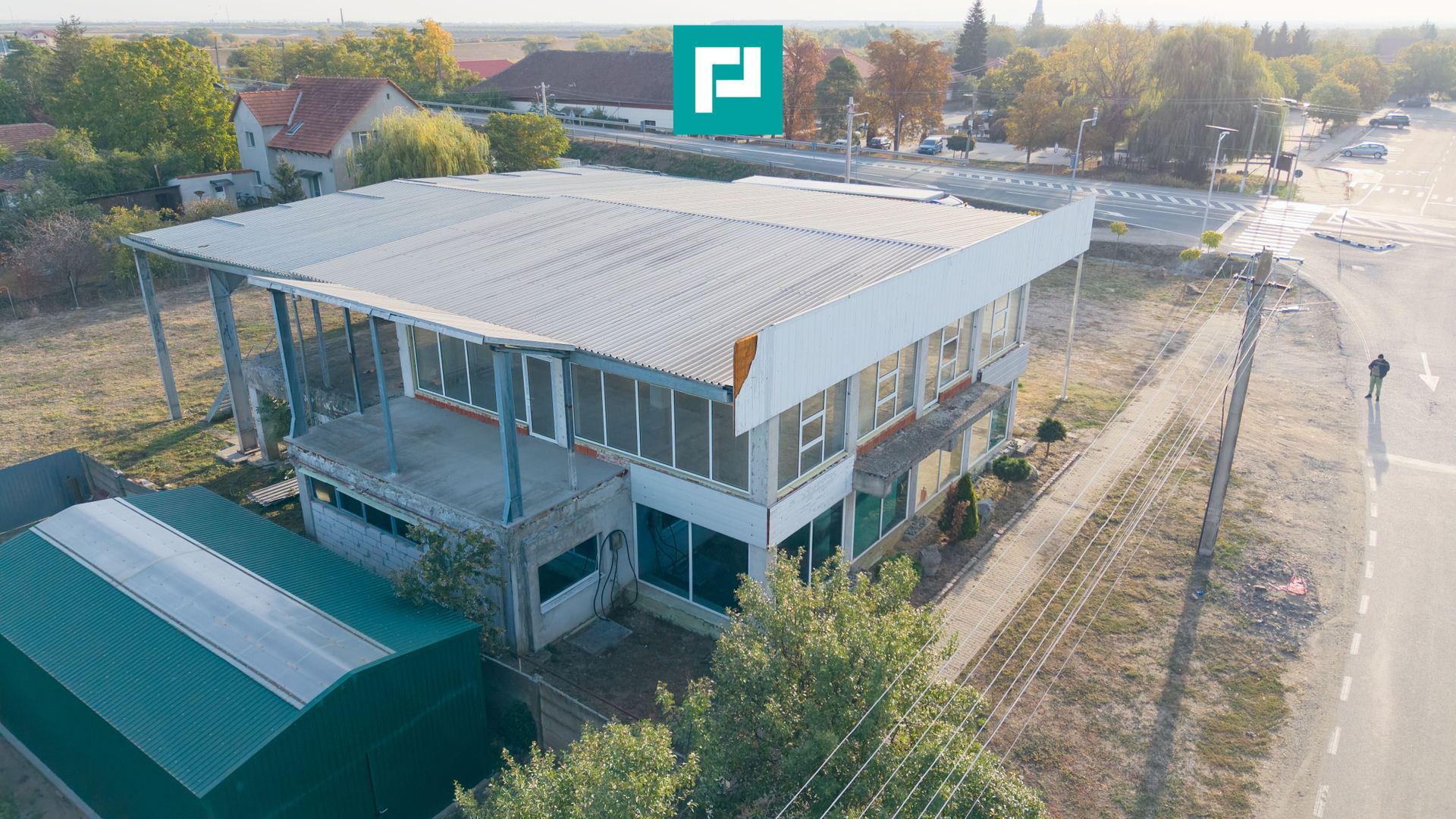 Spatiu comercial cu etaj și teren de 4000mp - Poză 14