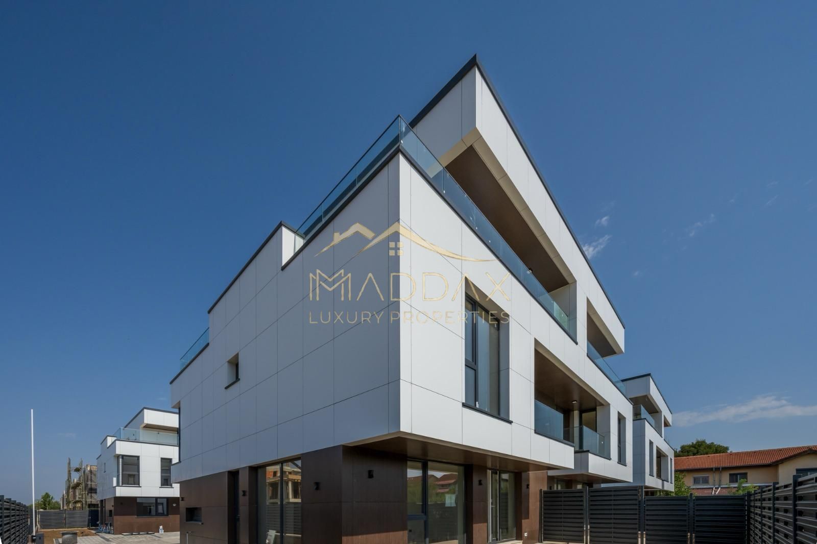 Vila LUX _P+2***5 camere//Lac Pipera-Tunari - Poză 1