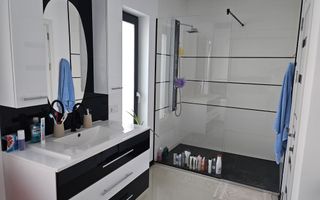 Casa moderna 4 camere 2 bai teren 500 mp terasa si pod in Selimbar - Poză 18