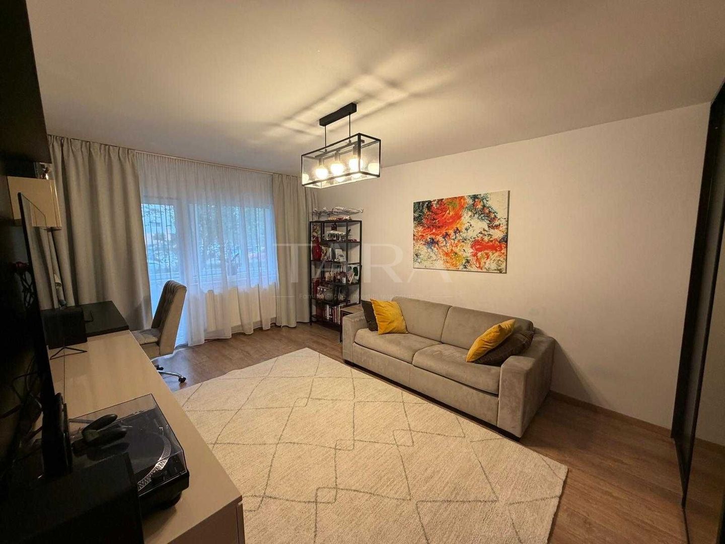 Apartament cu 3 camere decomandate, 65 mp, boxă, parter înalt. - Poză 4