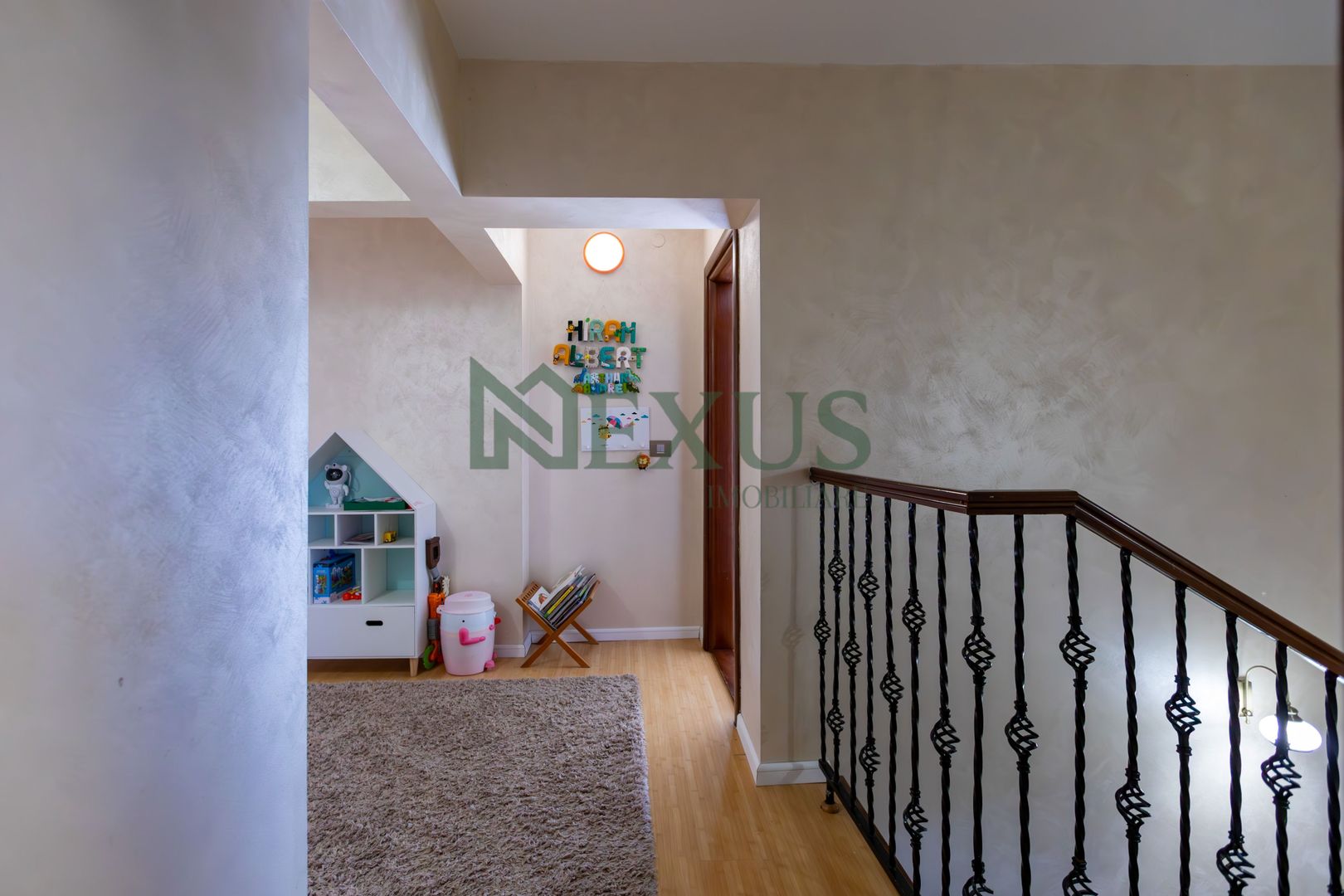 Casă/Vilă modernă de vânzare la intrare în Bogdan Vodă, județul Bacău. - Poză 38