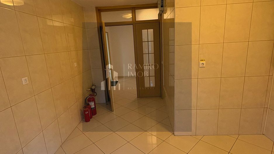 4 camere  etaj 1 /450 m METROU UNIRII - Poză 13