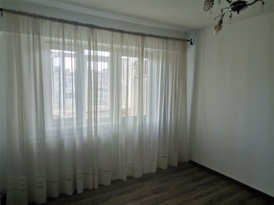 Vanzare apartament 3 camere, Gavana, zona Piata - Poză 2