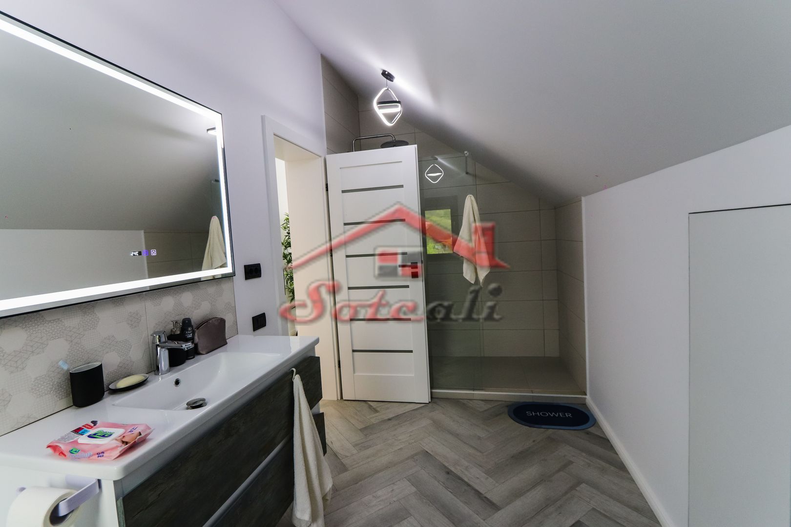 VILĂ MODERNĂ DE LUX CU PISCINĂ, FOTOVOLTAICE ȘI FOIȘOR – BREAZA - Poză 58