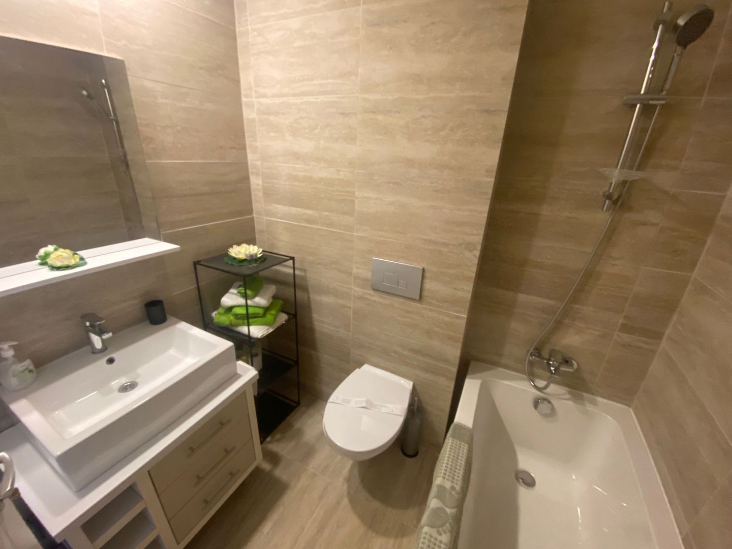 COSMOPOLIS - Apartament Tip studio cu 123 mp gradina,complet mobilat - Poză 4