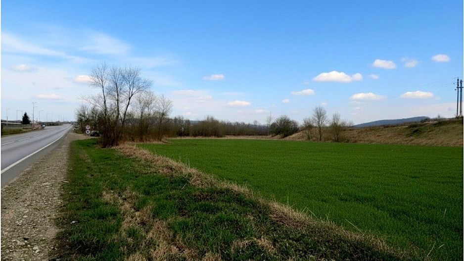 Teren 12.400 MP | 180 ml deschidere E85 | Pătrăuți | 70.000€ - Poză 7