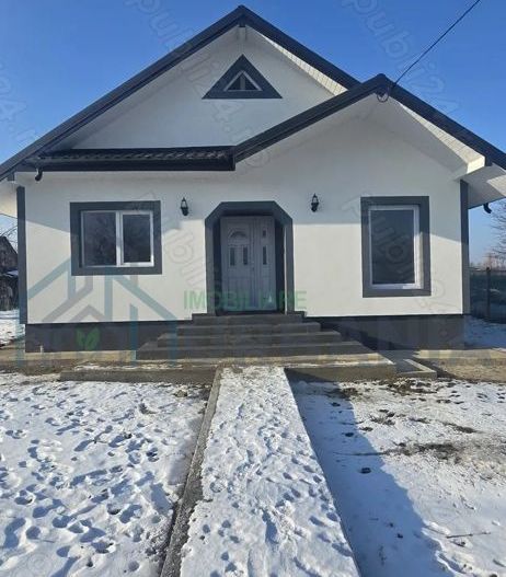 Casă de vânzare in comuna Voinești - Poză 1