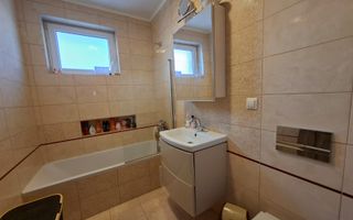 Apartament modern 3 camere 2 bai si 2 locuri de parcare in Selimbar - Poză 5