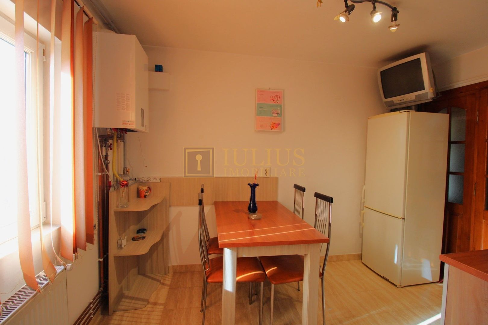 3 camere, centrala proprie, boxa la subsol - Poză 12