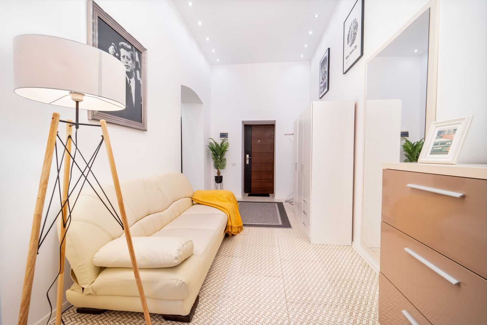 Apartament renovat in cladire istorica - Poză 22