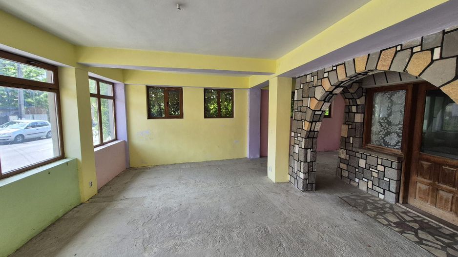 Spatiu comercial+Locuinta 664 mp construiti+anexa 16 mp si teren 845mp - Poză 9