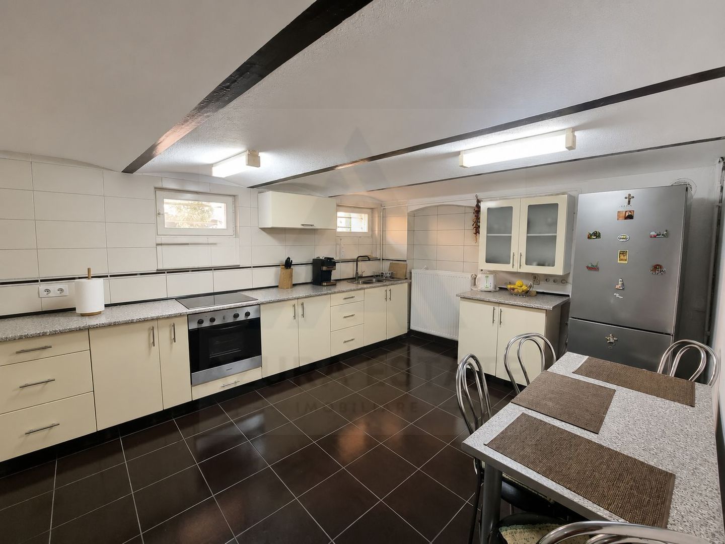 Casă cu 2 apartamente 5 camere 140 mp utili curte 289 mp in Turnișor - Poză 8