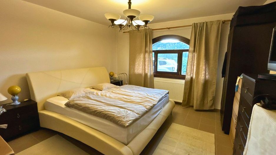 Vilă cu 10 camere P+2E+M 400 M² utili 2800 M² Teren Comandau - Poză 4
