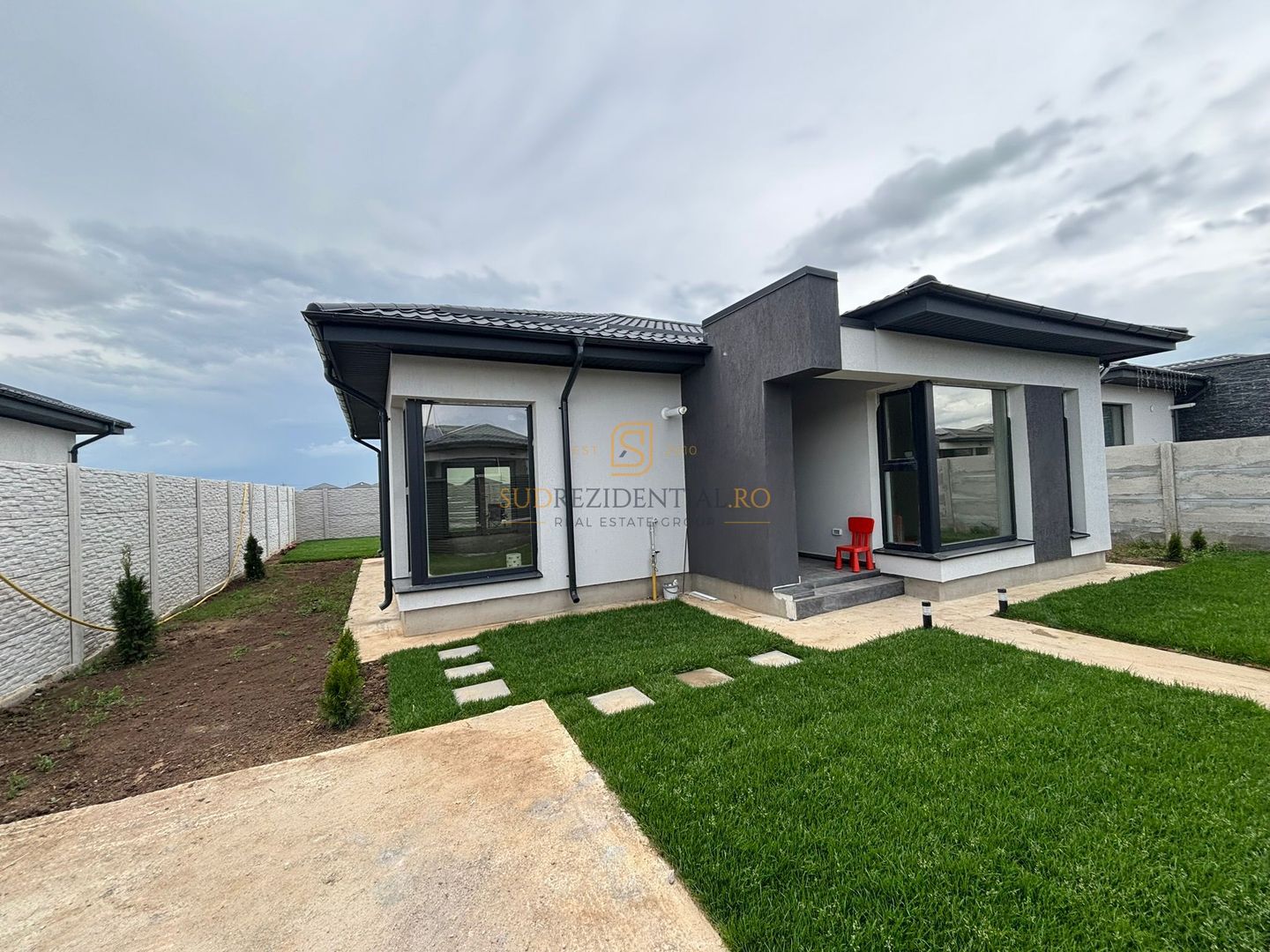 Casa individuala parter, 3 camere, disponibila imediat, teren 370 mp - Poză 2