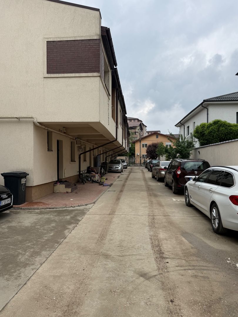 Casă înșiruită complet mobilată + curte+ 2 parcari în complex inchis! - Poză 31