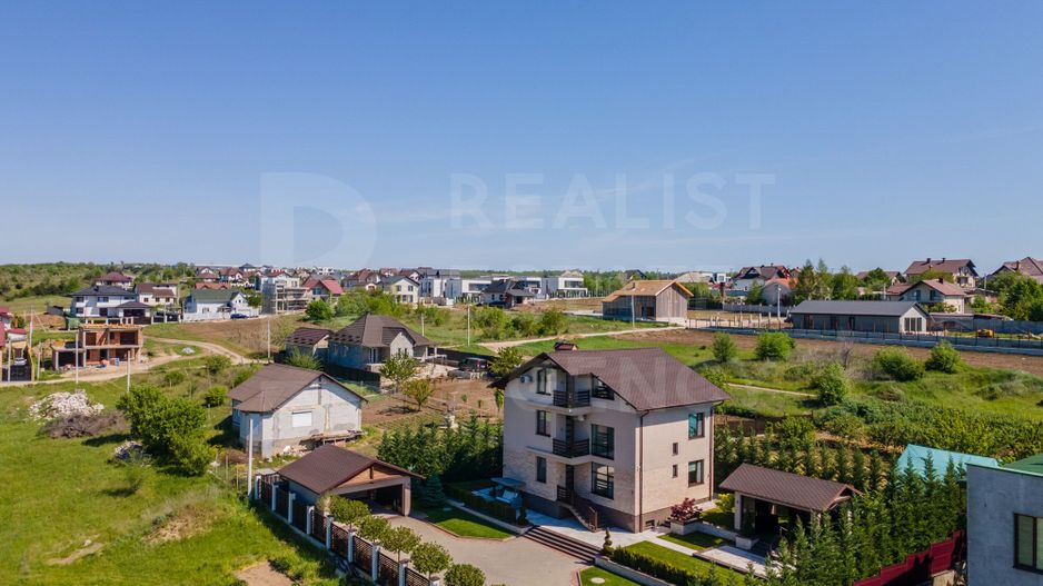 Vânzare, casă, 3 nivele, 4 camere, strada Schinoasa, com. Bacioi - Poză 2