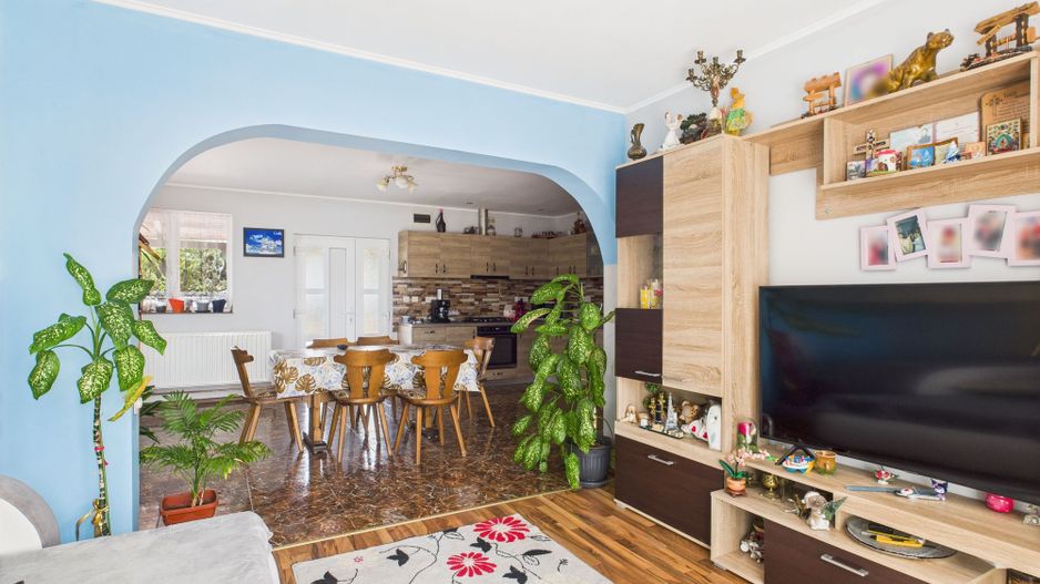 Casă spațioasă cu grădină în Topolovățu Mare - Poză 4