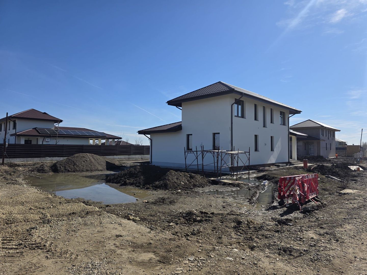 Casa in regim P+1ER de vanzare in Baltoesti - Poză 8