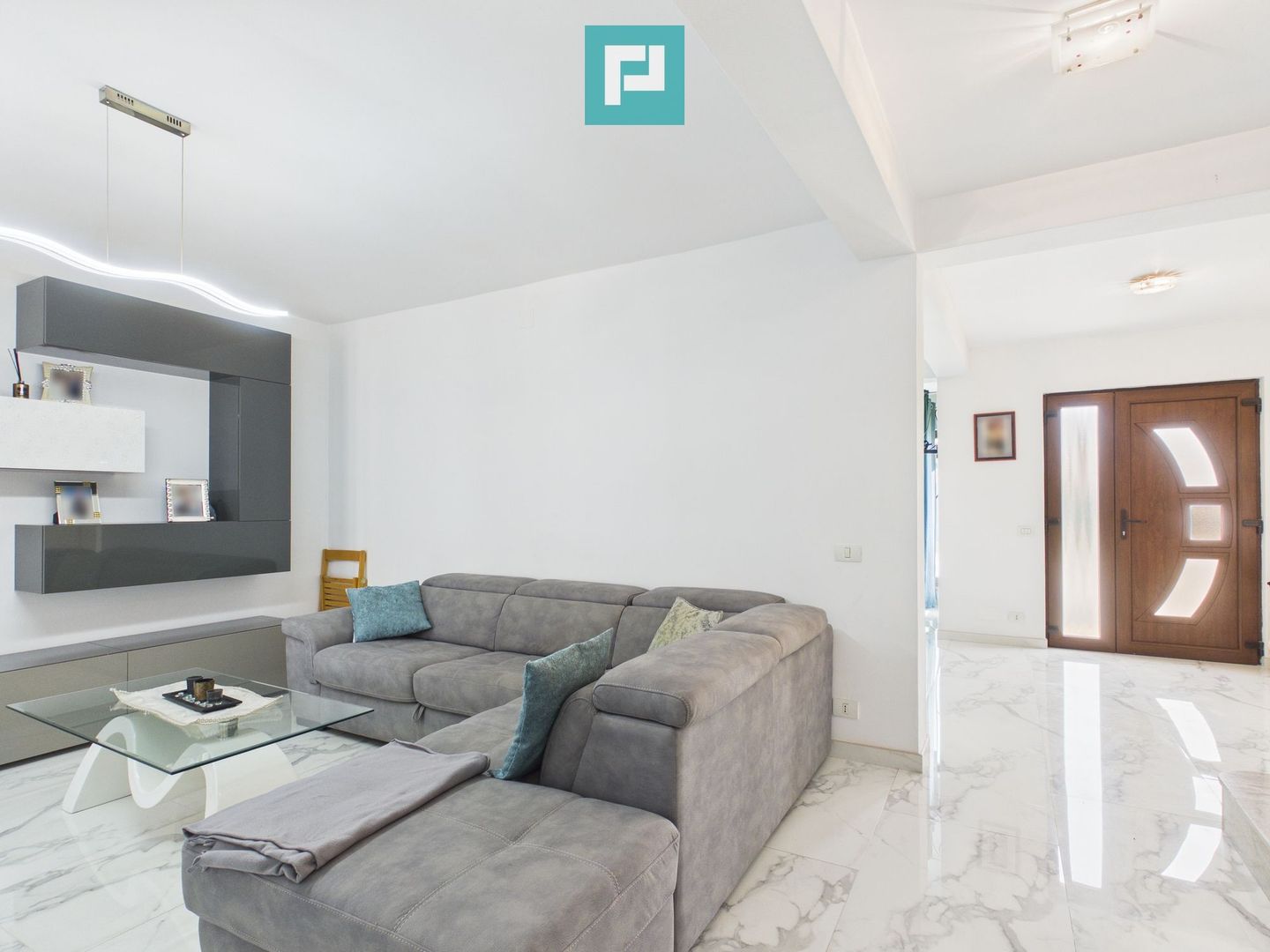 Vilă cu 4 camere in Livada - Poză 10