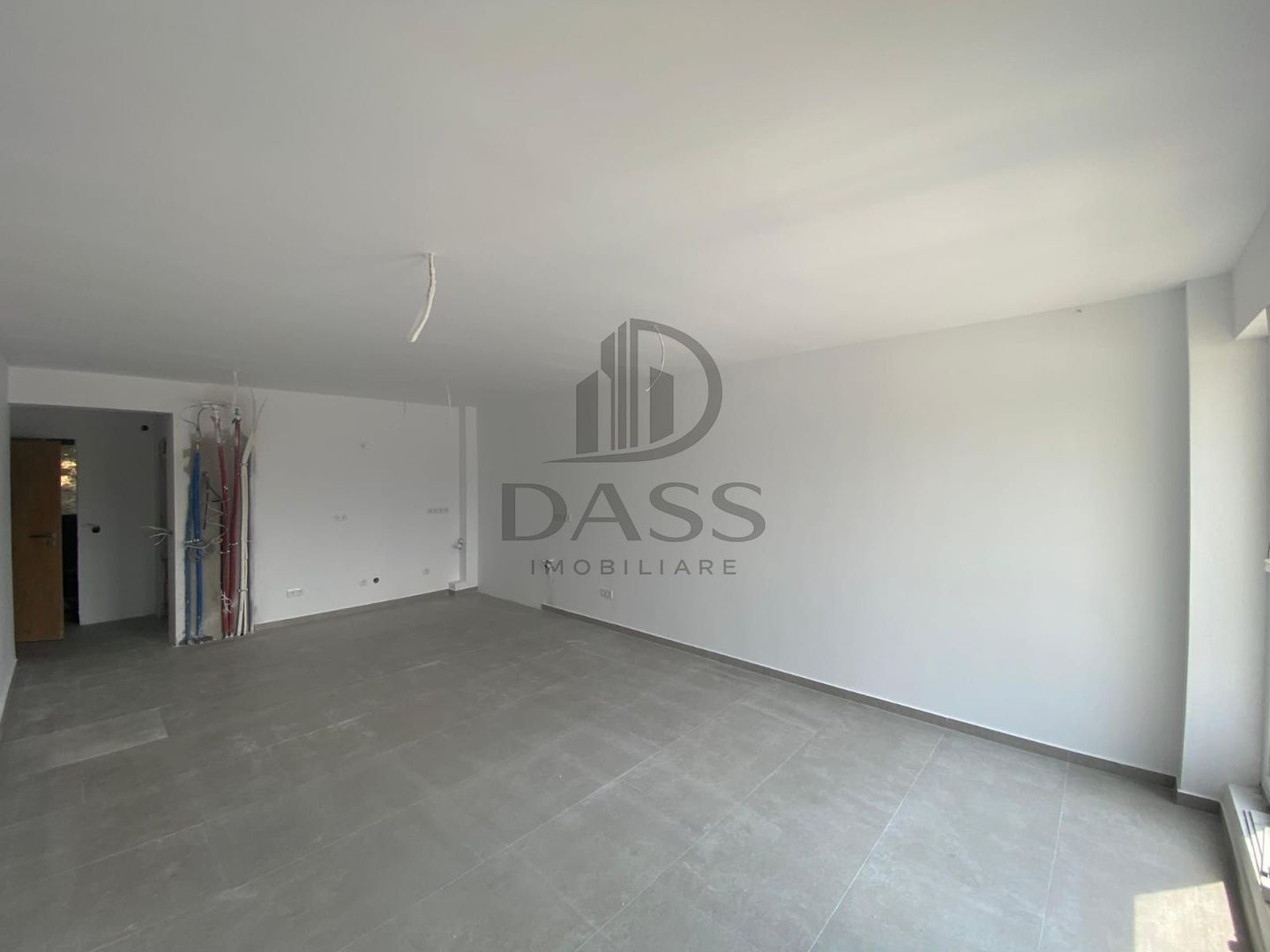 Apartament 2 camere decomandat cu grădină proprie și pompă de căldură - Poză 3