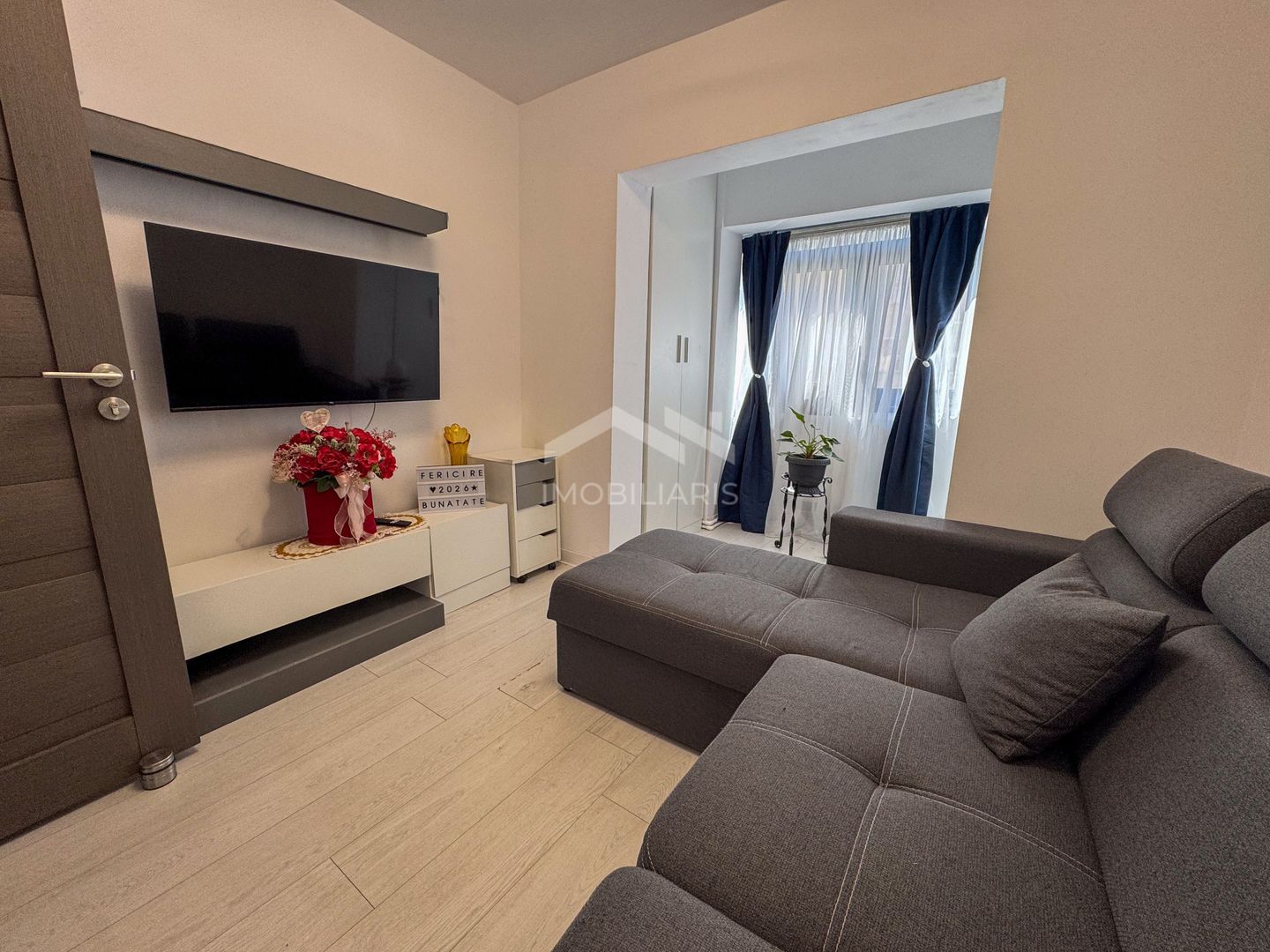 Apartament 3 camere de vanzare - modernizat 2024 - Poarta 6 - Poză 2