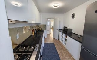 De inchiriat apartament spatios, 3 camere, pe Faleza, 900 euro - Poză 10