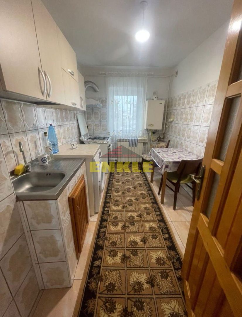 De închiriat apartament 4 camere decomandat - Poză 5