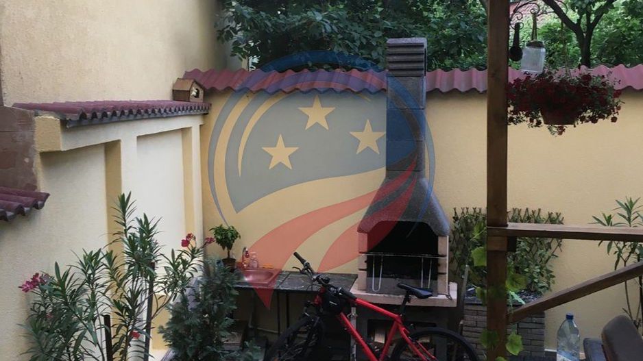 Casa moderna alcatuita din trei apartamente, zona Rovine - Poză 15