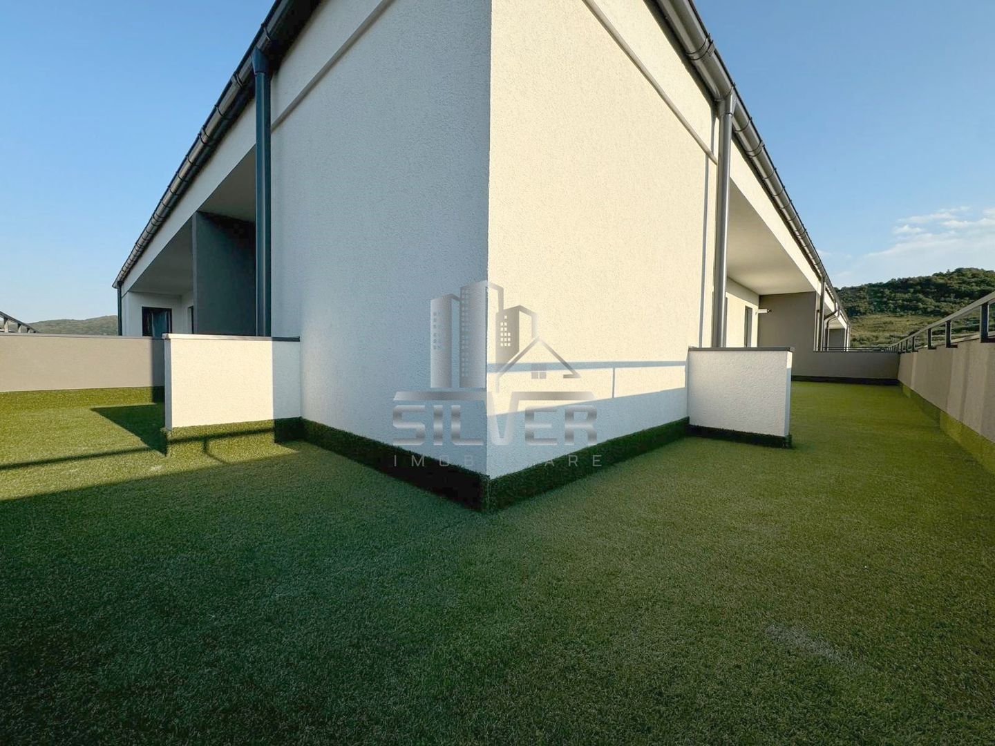 Apartament cu 2 camere/terasa 45 mp/boxa/PRET REDUS! - Poză 1