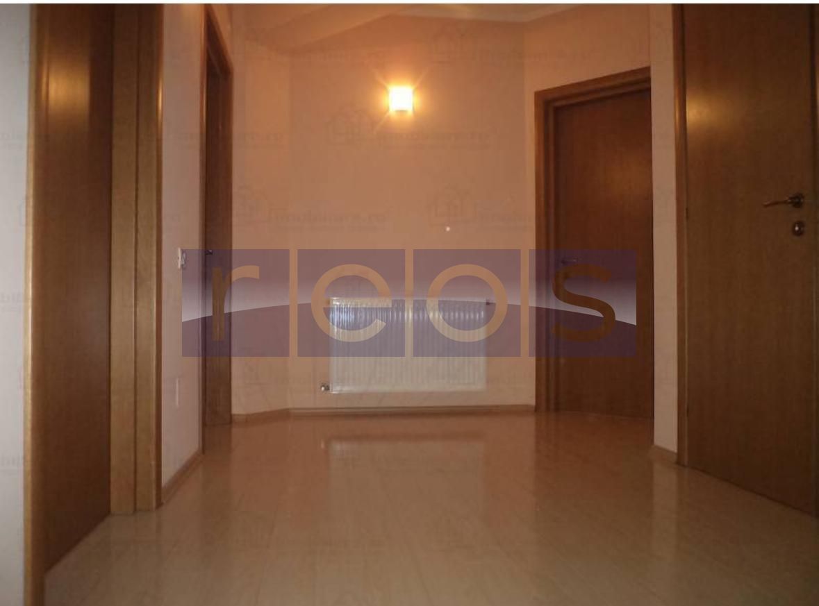 VILA 300MP | SISESTI | COMPLET RENOVATA | CURTE | 4 LOCURI DE PARCARE - Poză 13