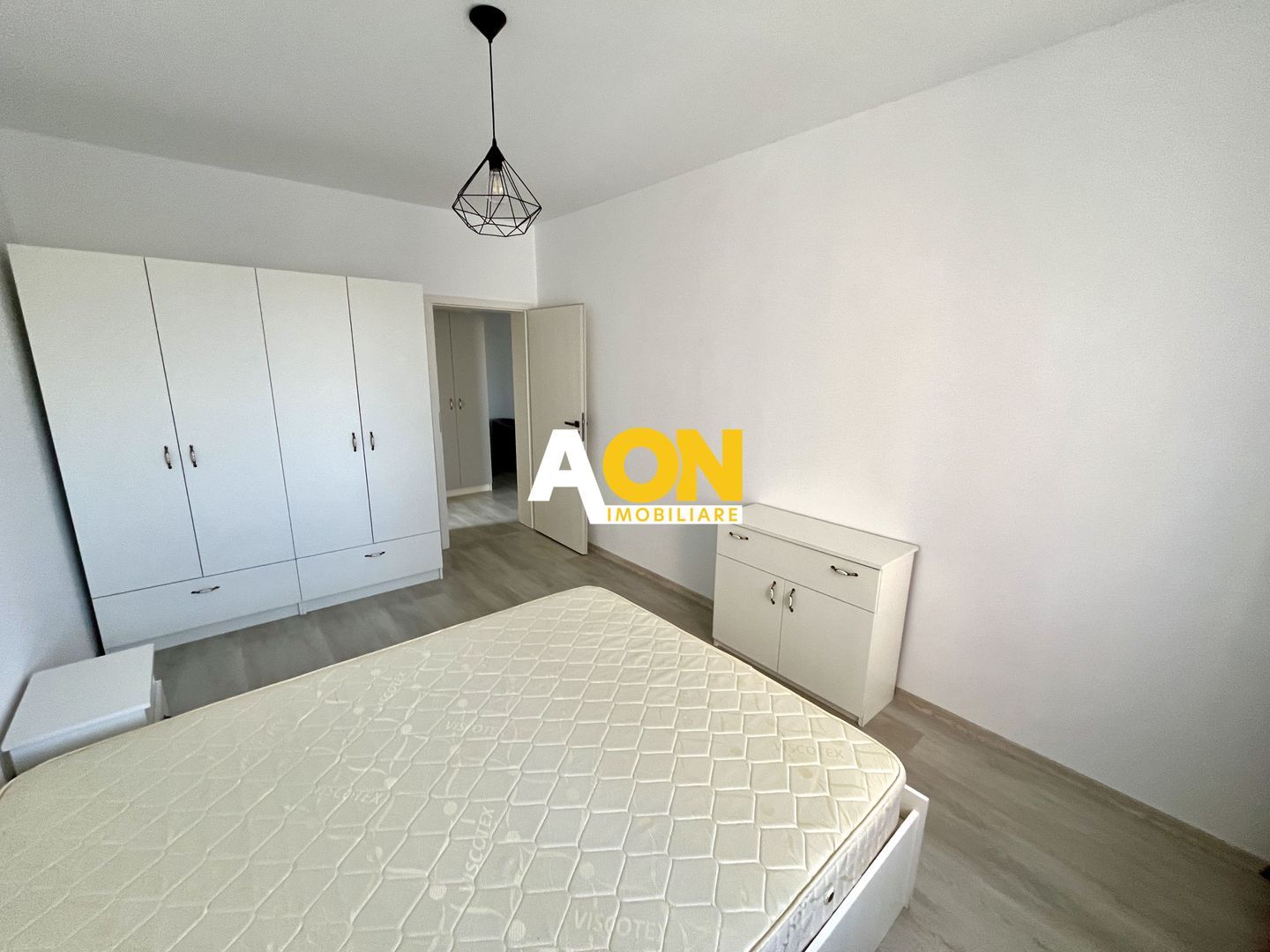 Apartament cu 3 Camere, Bloc Nou, Etaj 1, Zona Centru - Poză 7