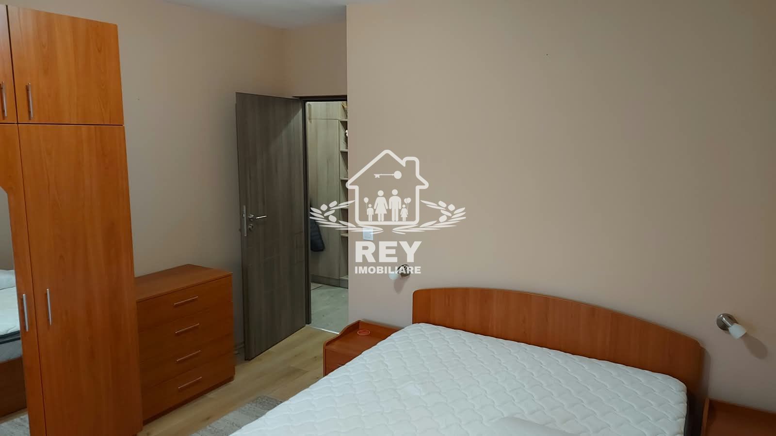 PROPRIETAR , Inchiriez apartament modern 3 camere , zona Turnisor, P privata - Poză 11