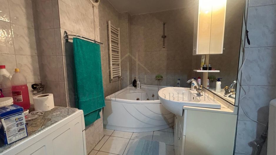 De vanzare Apartament 3 camere zona de jos - Poză 13