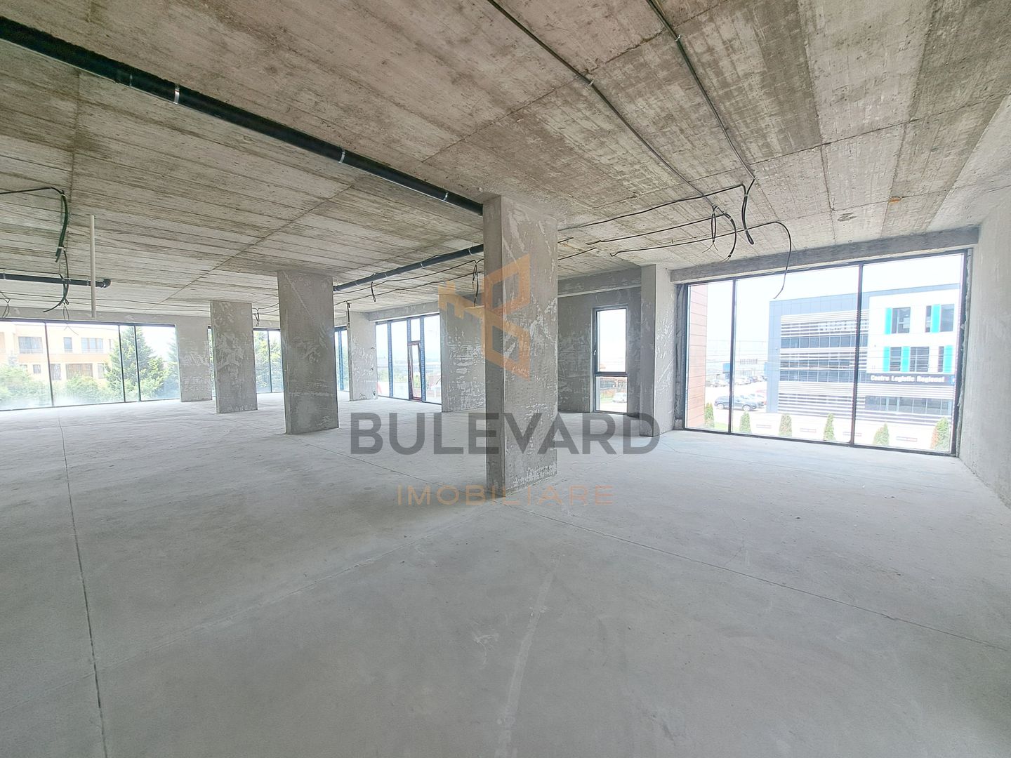 Cladire comerciala situata la drum intens circulat, 1365 mp utili + 20 parcari - Poză 19