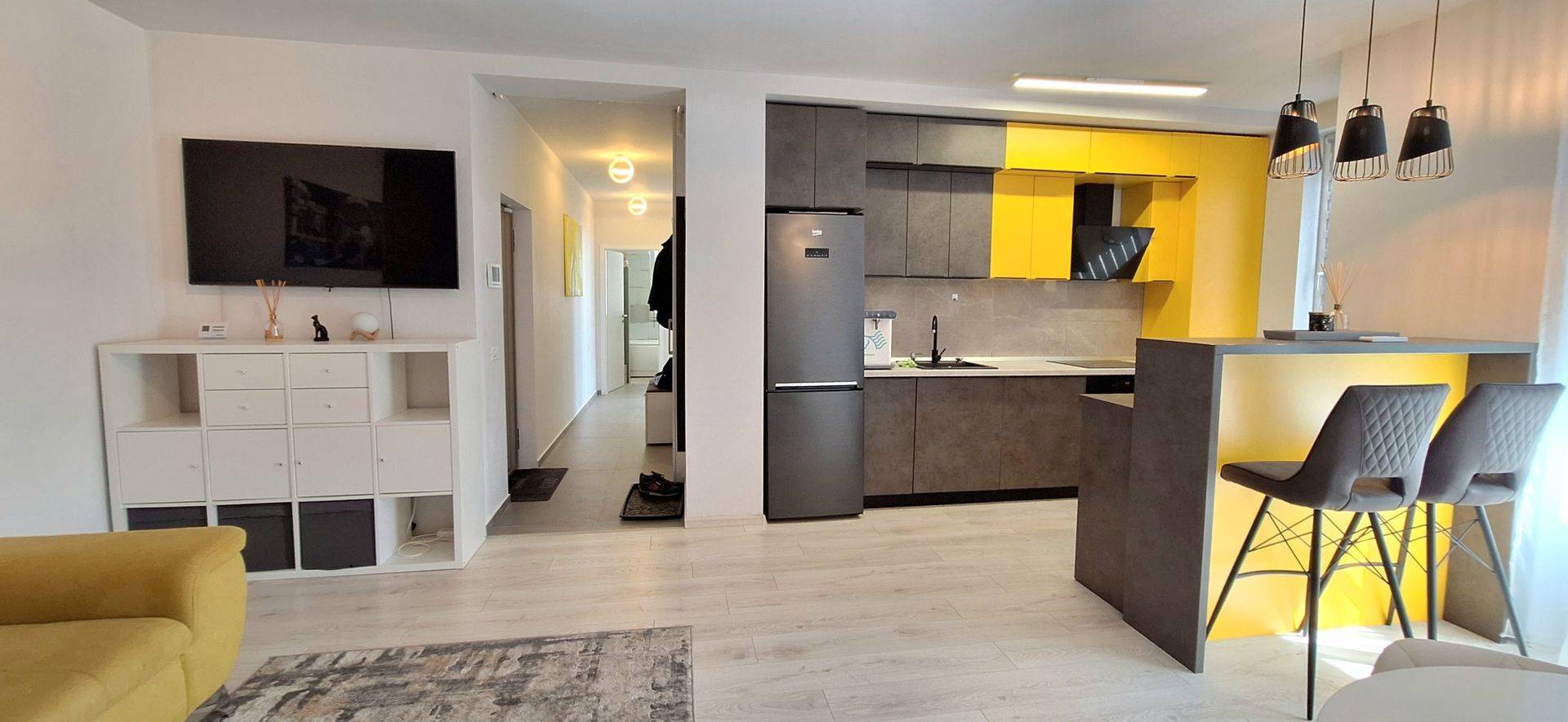 Apartament cu 3 camere, curte si loc de parcare - Poză 4