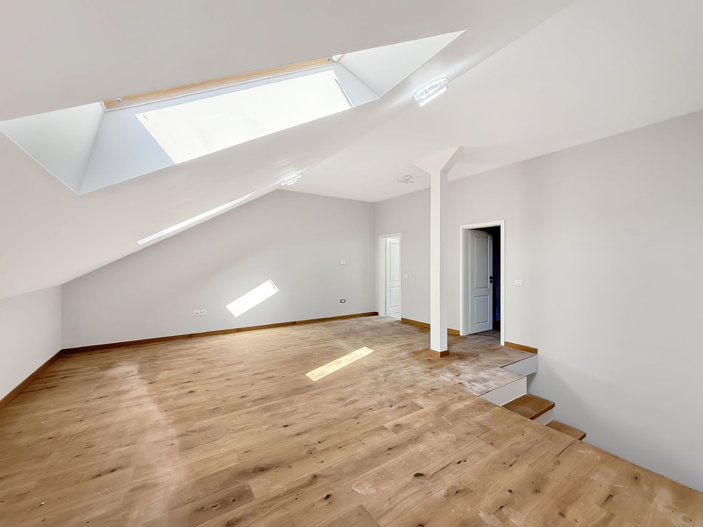 Dezvoltator - Case Premium într-un Cartier Privat. - Poză 10