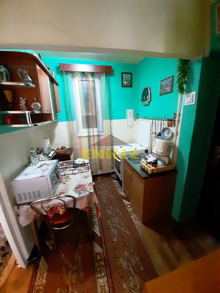 Apartament 3 camere transformat in 2 camere, zona scolii 7, etaj 2 - Poză 6