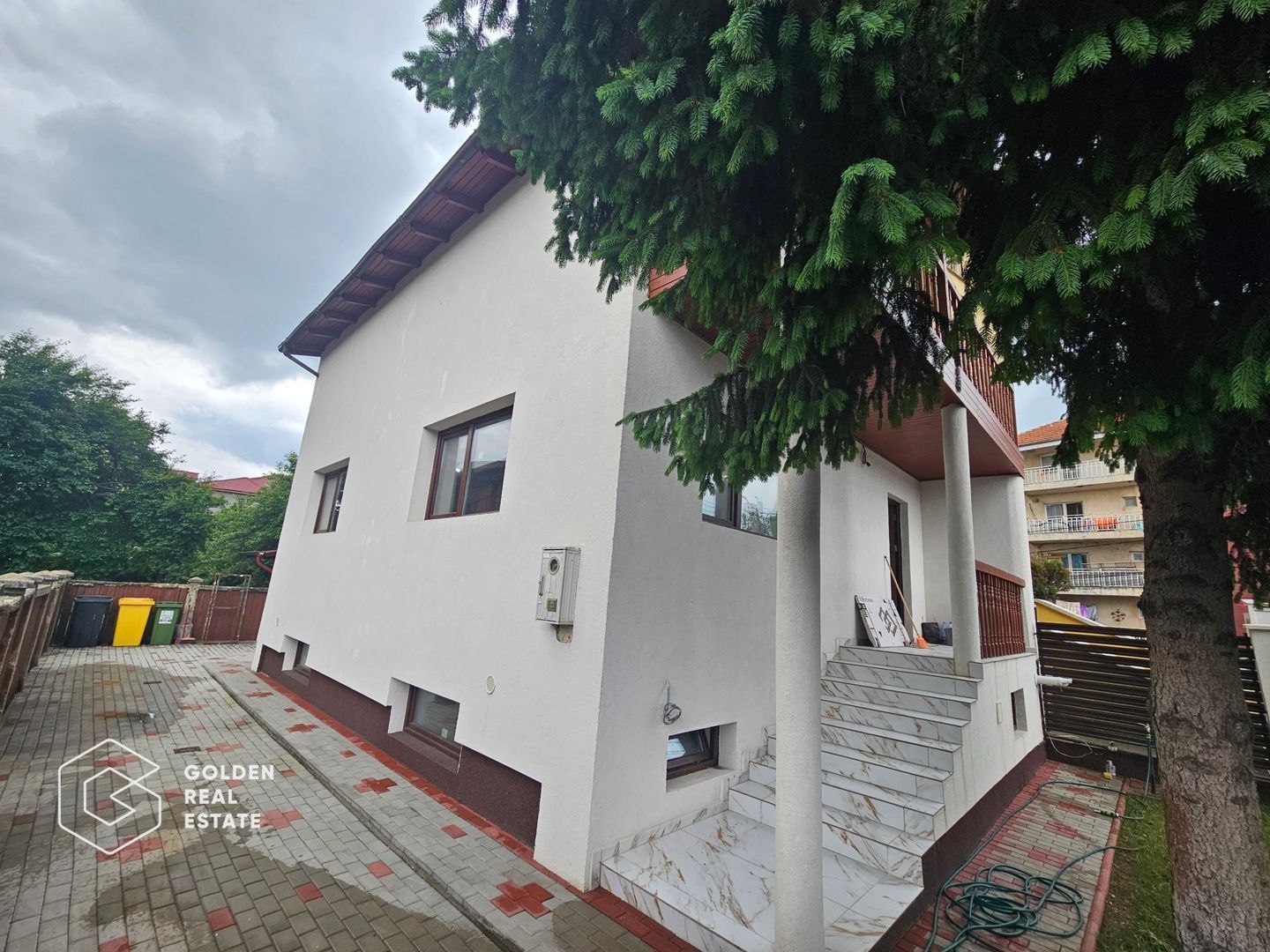 Vila cu 5 camere, 4 bai, Otopeni-centru, COMISION 0, renovata complet - Poză 15