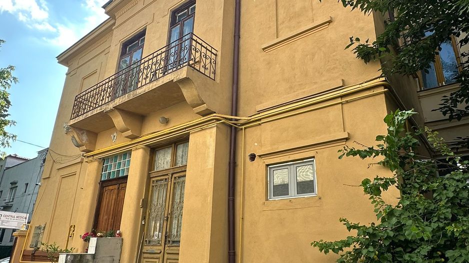 Apartament in vila | 6 camere | Demisol + Parter | Cartierul Armenesc - Poză 3