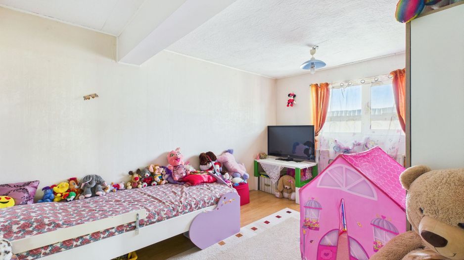 Casă cu 4 camere pe Bd. Laminorului – modernă și întreținută - Poză 13