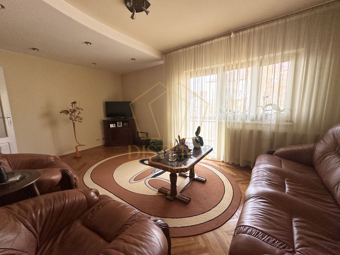 Apartament deosebit cu 3 camere | Soarelui - Poză 3