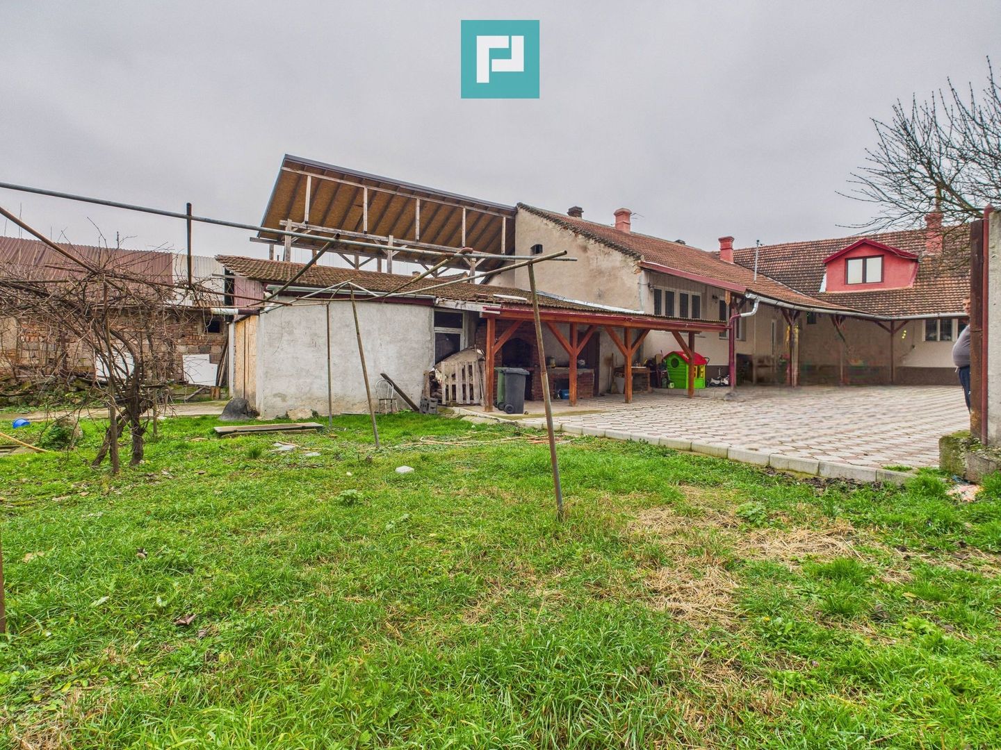 Două case, curte mare, lângă Castelul Huniazilor - Poză 42