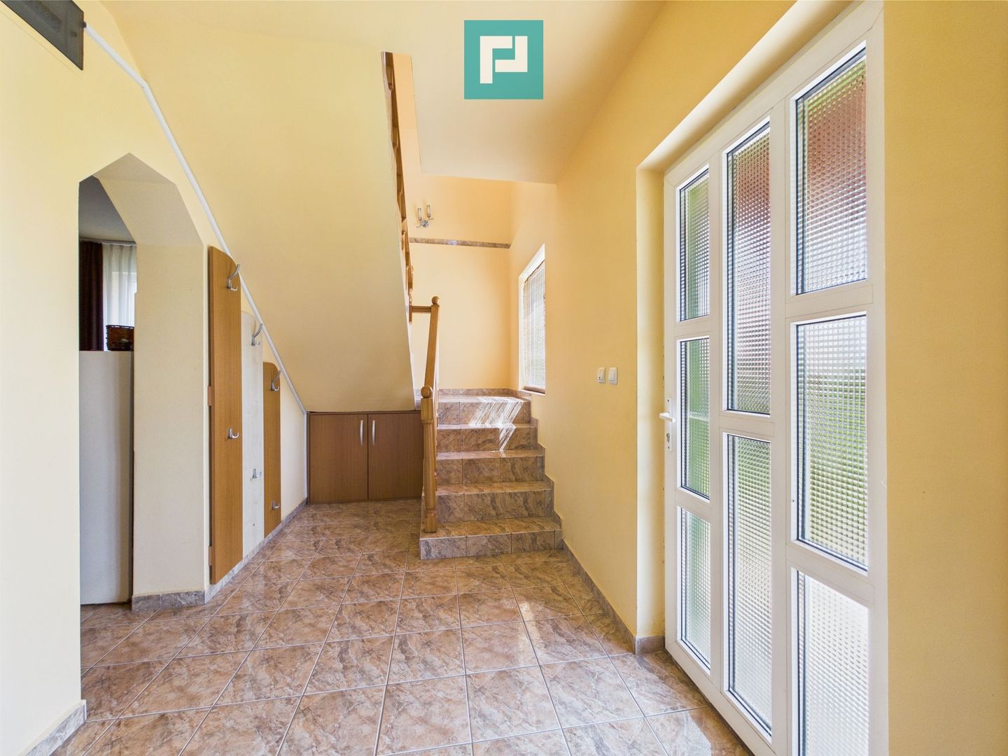 Vilă cochetă 4 camere P+M în Munar - Poză 2