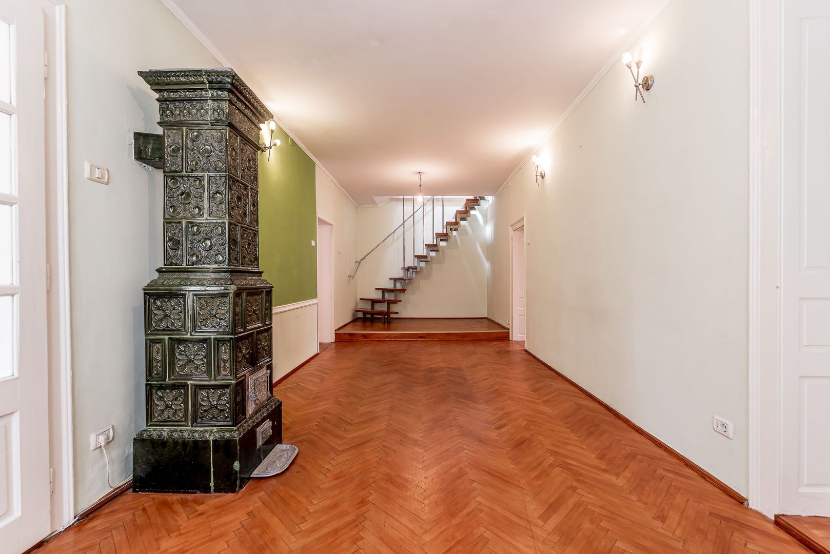 Casa 5 camere - Cartierul Functionarilor - Teren 421 mp - COMISION 0 - Poză 6