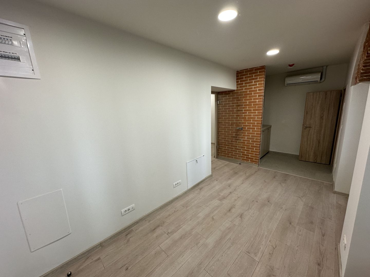 Spatii de birouri Ultracentral suprafață  de 27.7 mp - Poză 3