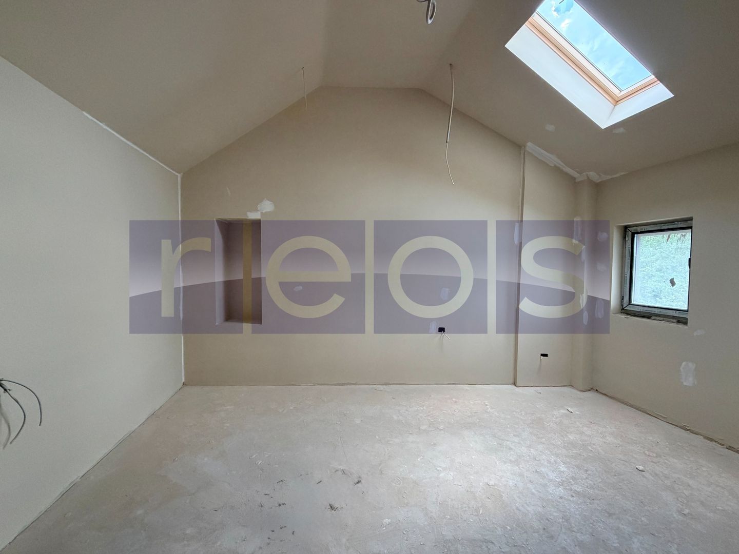VANZARE 4 CAMERE | 136 MP UTILI | LOC DE PARCARE INCLUS | JIULUI - Poză 1