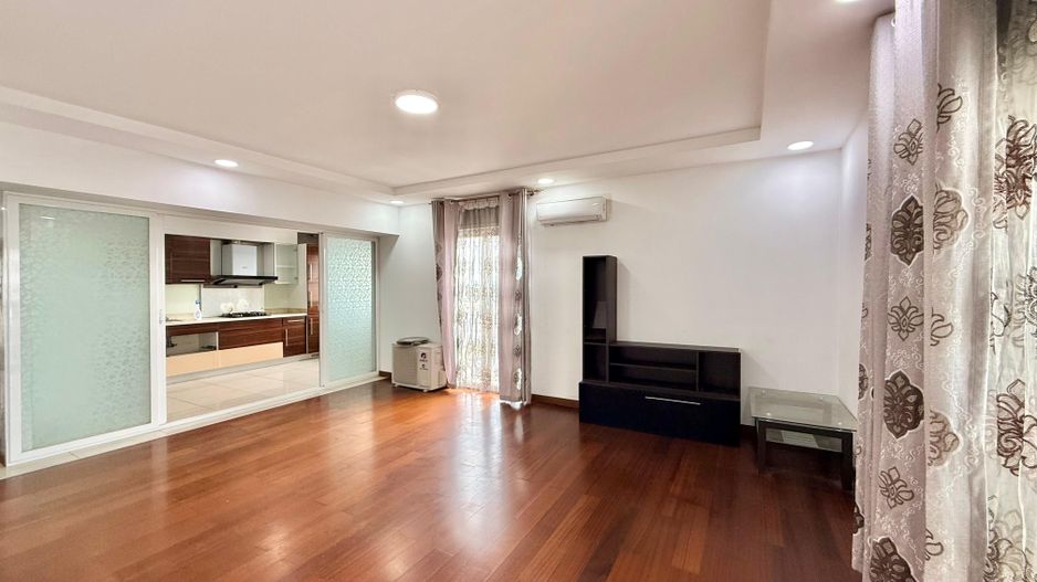 COSMOPOLIS - Apartament cu 3 camere semimobilat cu 2 locuri de parcare - Poză 1