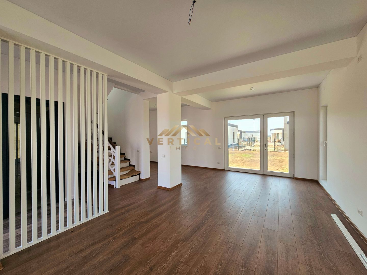 De vanzare vila 4 camere - cartier Mega Parc Residence -comuna Berceni - Poză 6